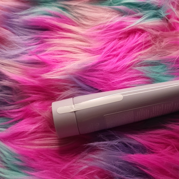 Fenty Skin Cleanser - Picture 3 of 4